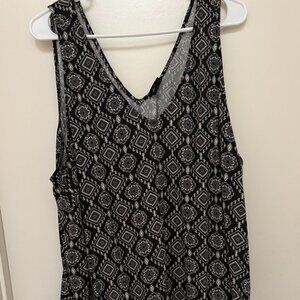 TORRID - Challis Stitch Detail Tank Black White Geometric size 4